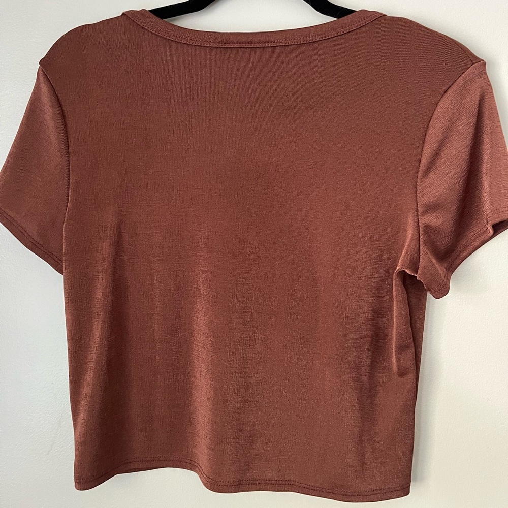 Rustic brown/red Cropped Tee - Picture 2 of 3